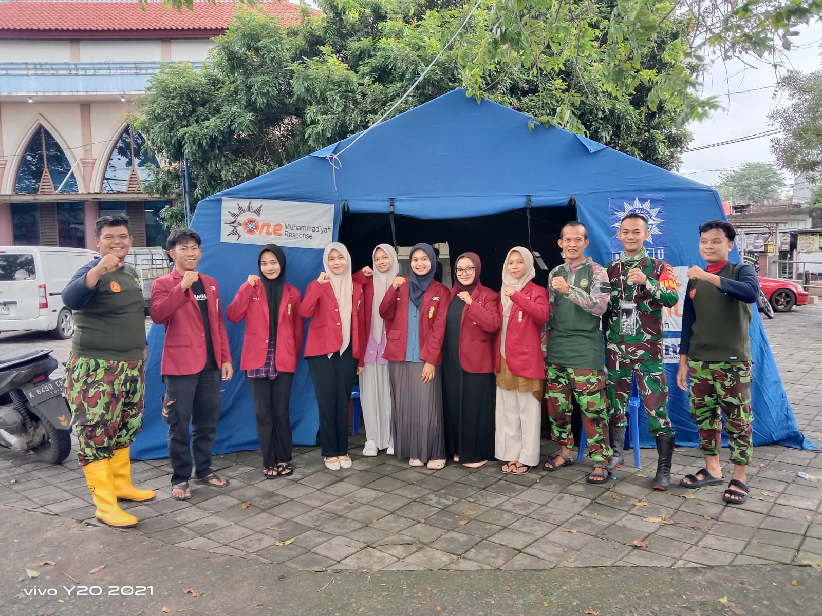 Sinergi Kemanusiaan: IMM Insan Kamil UMKU dan Relawan Muhammadiyah Bahu-Membahu Bantu Warga Terdampak Banjir Kudus